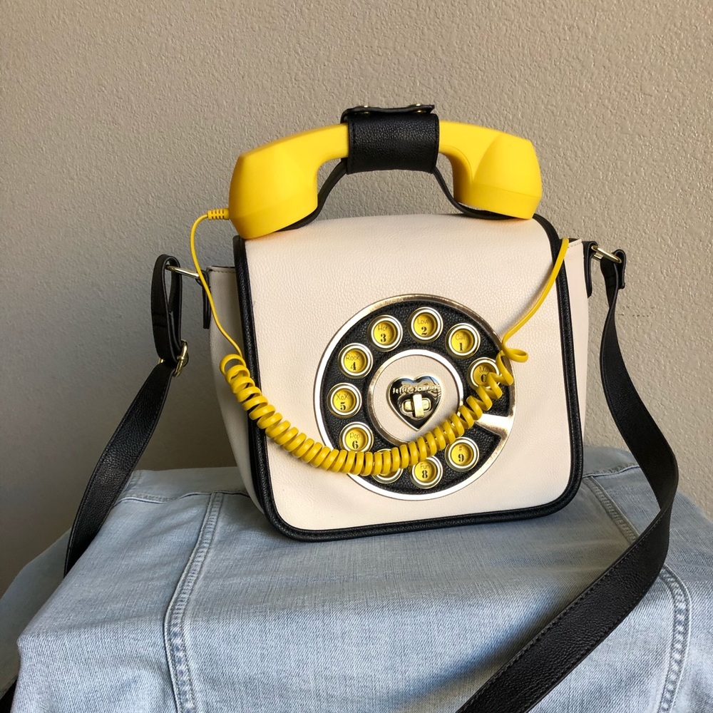 Betsey Johnson Crossbody Purse & Phone adapter 👛